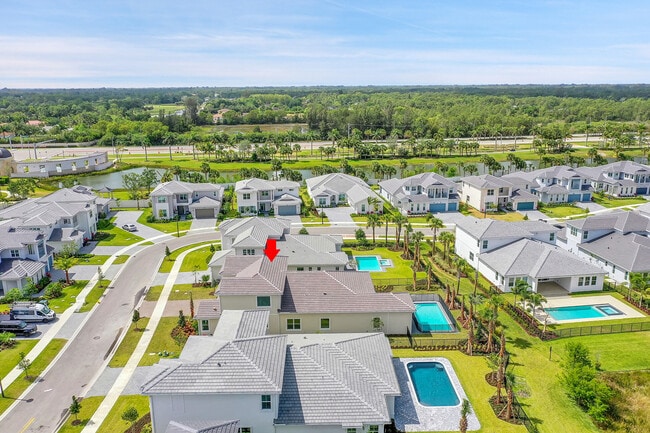 Building Photo - 9341 Crestview Cir