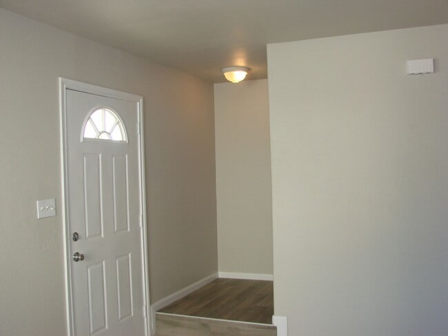 Building Photo - 815 Cravens St