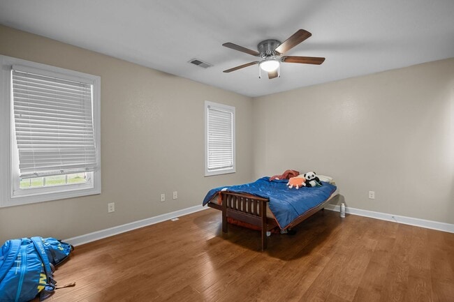 Building Photo - Beautifully Updated 4-Bedroom Home in Norf...