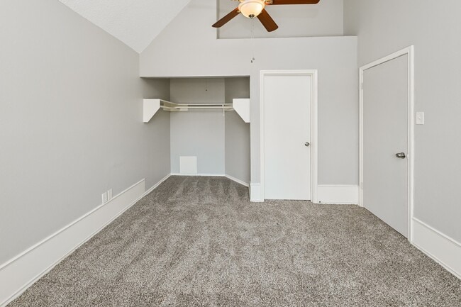 Building Photo - 11811 Meadowchase Dr