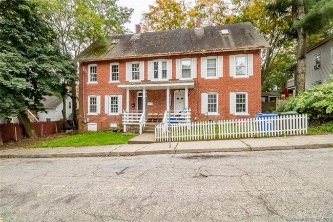 Primary Photo - 76 4th St