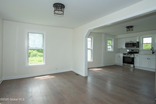 Building Photo - 798 NY-29