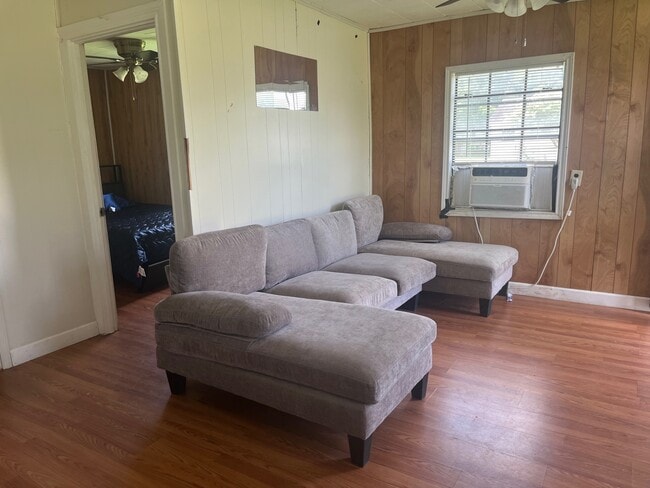 Building Photo - 202 N Avenue C