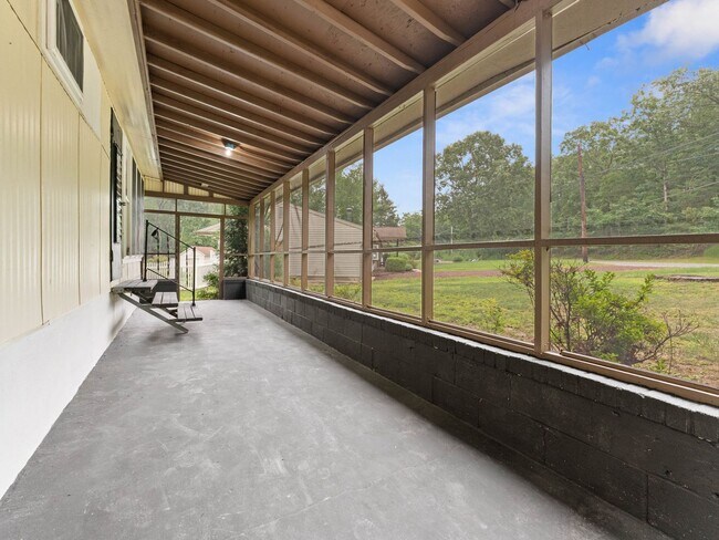 Building Photo - For Rent | Charming 2-Bedroom Home with Bonus Room & Screened-In Porch in Berlin