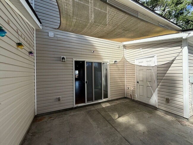 Building Photo - 4952 Date Palm Dr