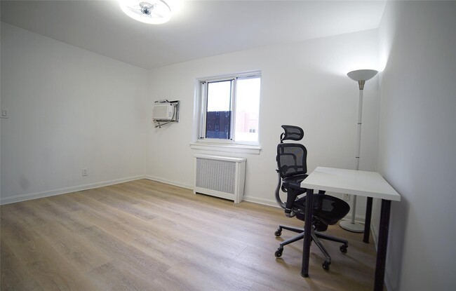 Building Photo - 72-19 Little Neck Pkwy