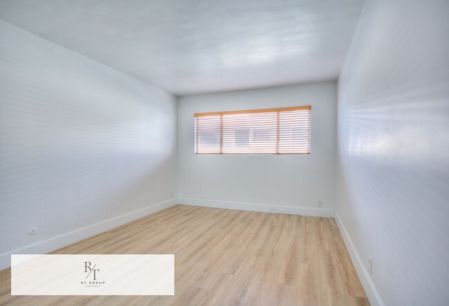 Building Photo - Remodeled 1-Bedroom Condo in Prime Hancock...