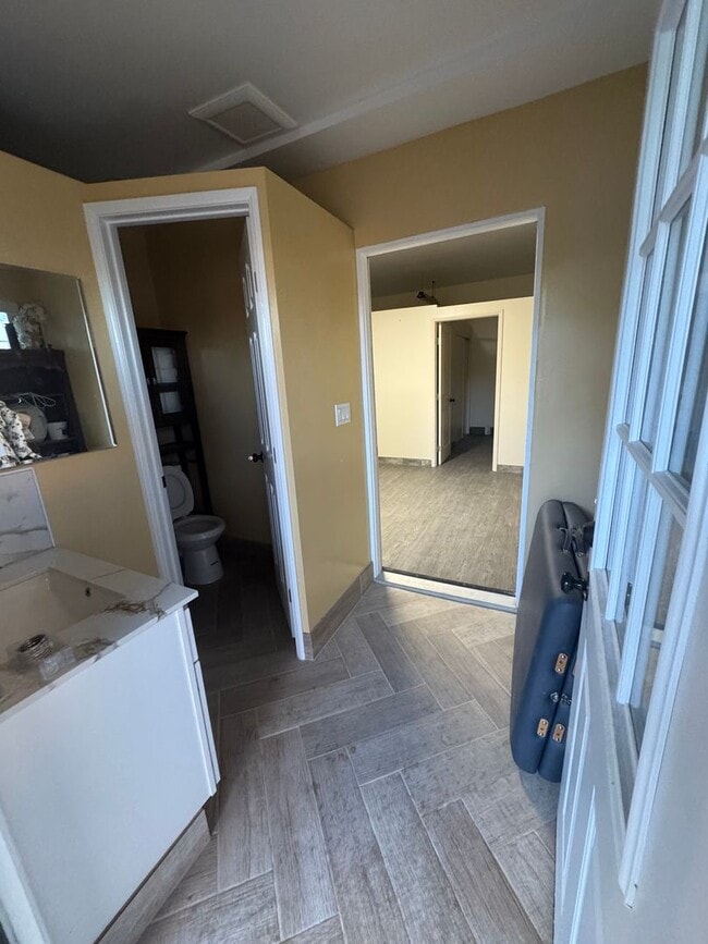 Building Photo - 2 Bedroom ADU in Ontario