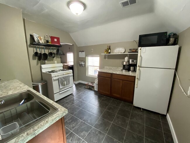 Newly remodeled kitchen - 1346 W Minnehaha Ave