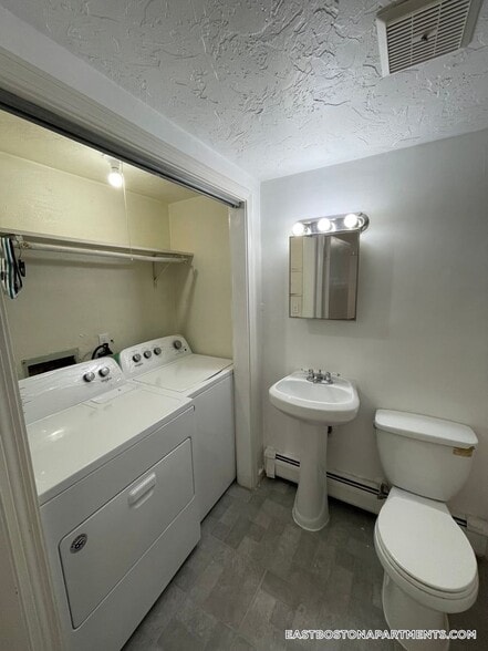 Building Photo - 241 Maverick St