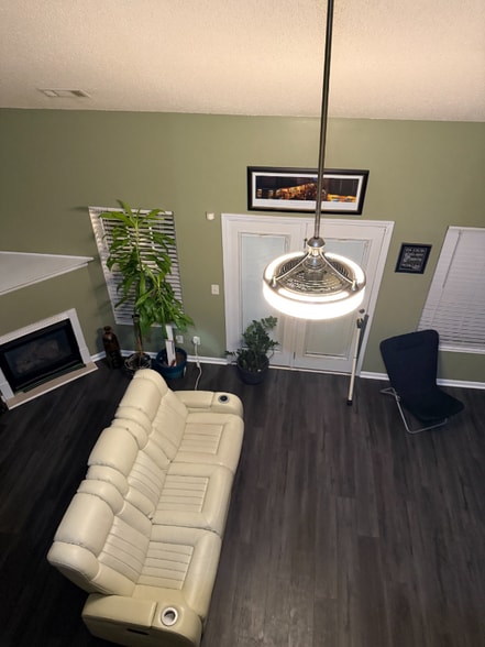 Building Photo - 20 Crestfield Cir