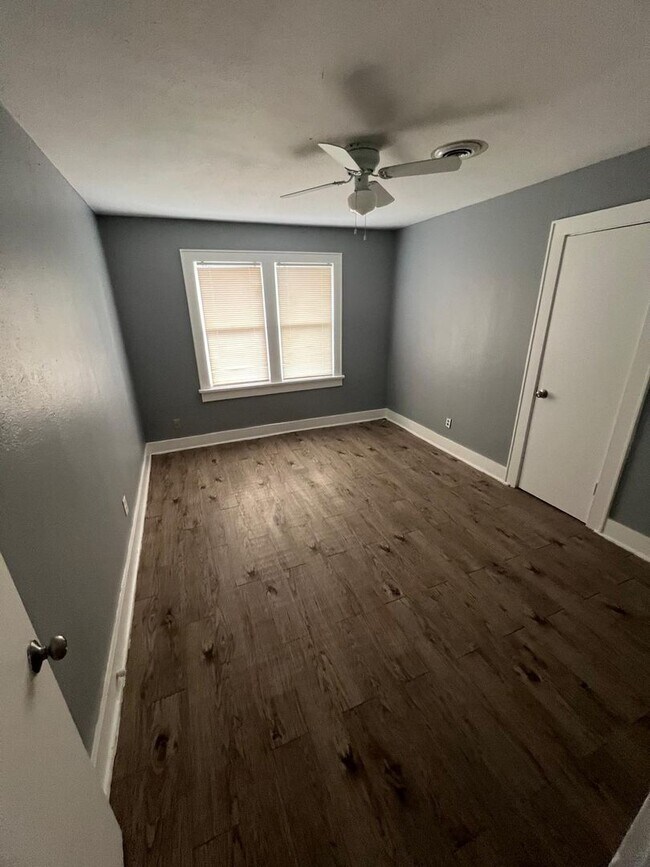 Building Photo - $0 First Month's Rent / $0 Deposit at Move-in
