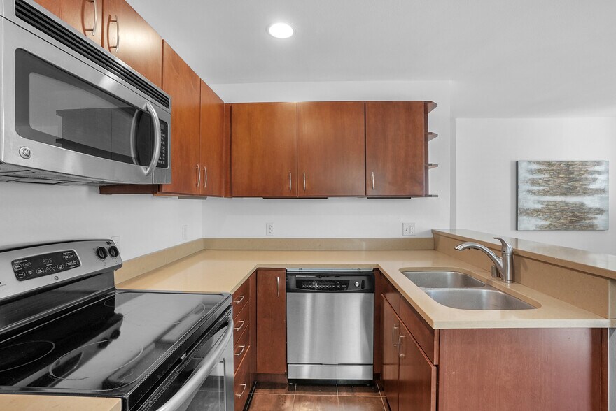 Building Photo - 1131 N 93rd St