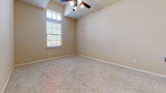 Building Photo - 123 Deacon Dr W