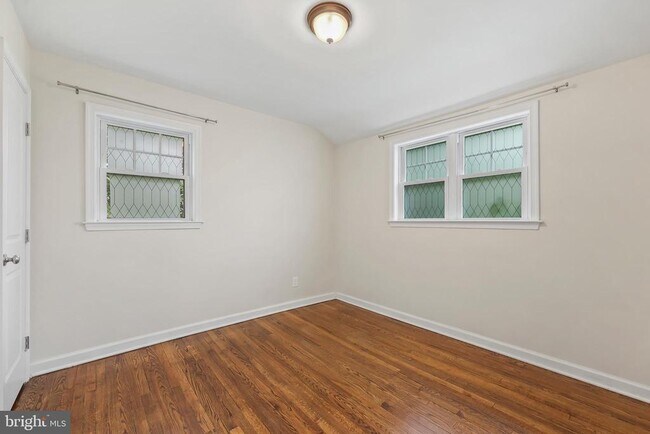 Building Photo - 2722 Woodley Pl