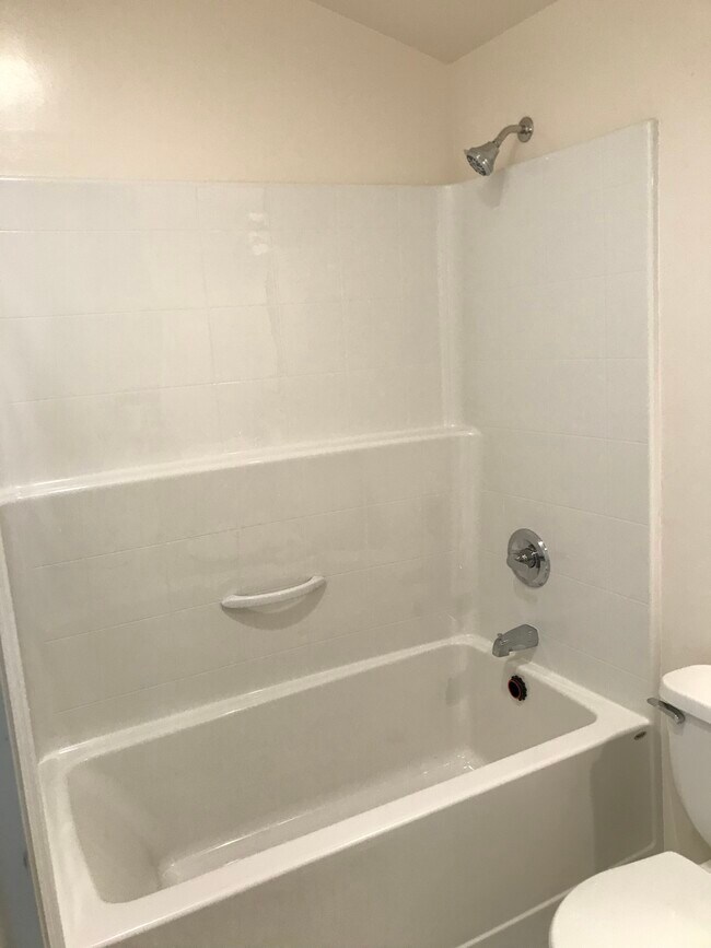 Building Photo - 224 NE Jefferson St