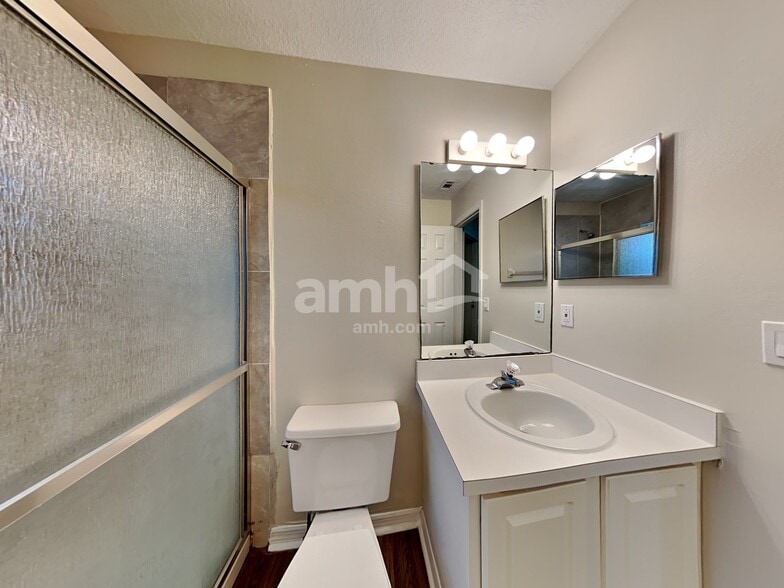 Building Photo - 4417 King Edward Dr