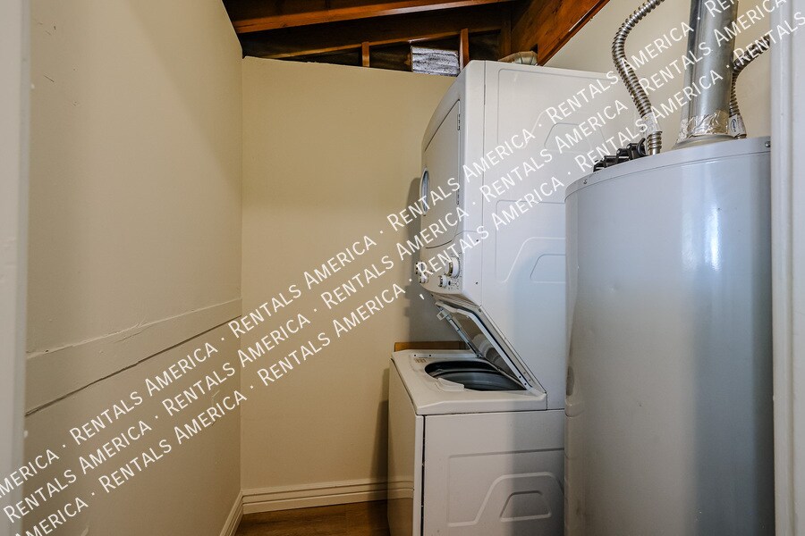 Building Photo - 404 W Mission Ln