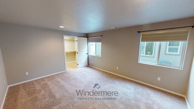Building Photo - 247 Chapra St
