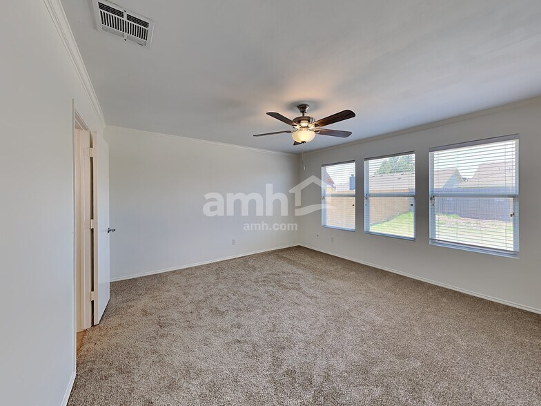 Building Photo - 9921 Thomas Jefferson Dr