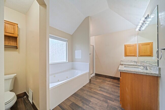 Building Photo - 7530 Alderly Dr