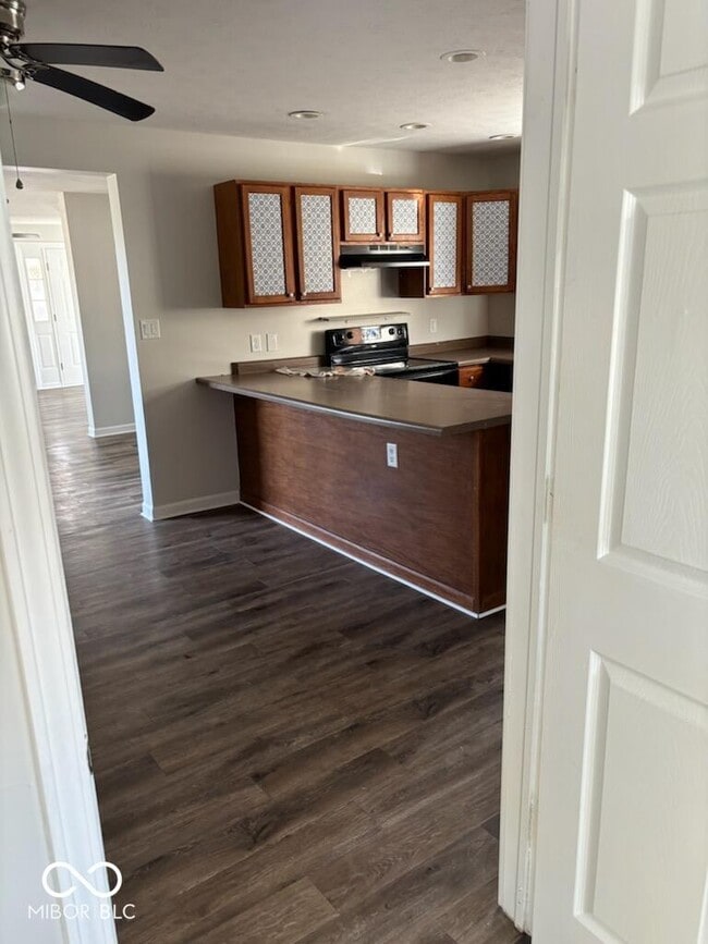 Building Photo - 505 E 6th St