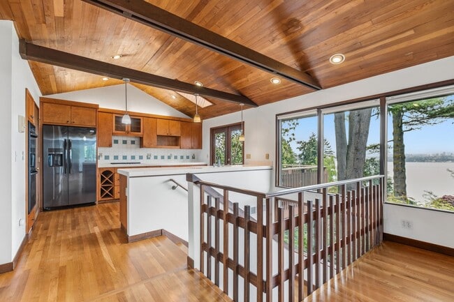 Building Photo - 4Bd/2.75Ba Seattle House
