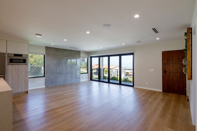 Building Photo - 412 Cll De Aragon