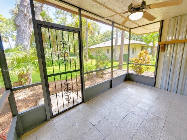 Building Photo - 7523 Greenlake Way