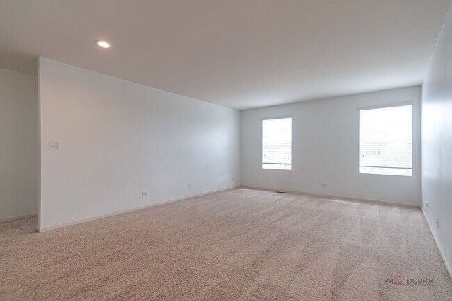 Building Photo - 202 Minuet Cir