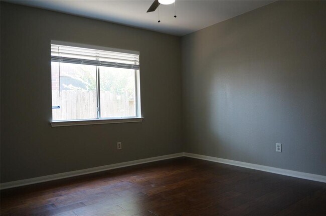 Building Photo - 3403 Stratford Manor Dr