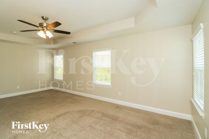 Building Photo - 127 Lookout Way