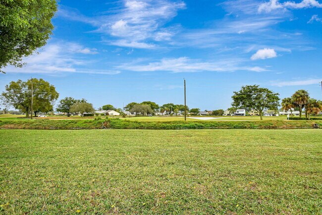 Building Photo - 5519 Fairway Park Dr