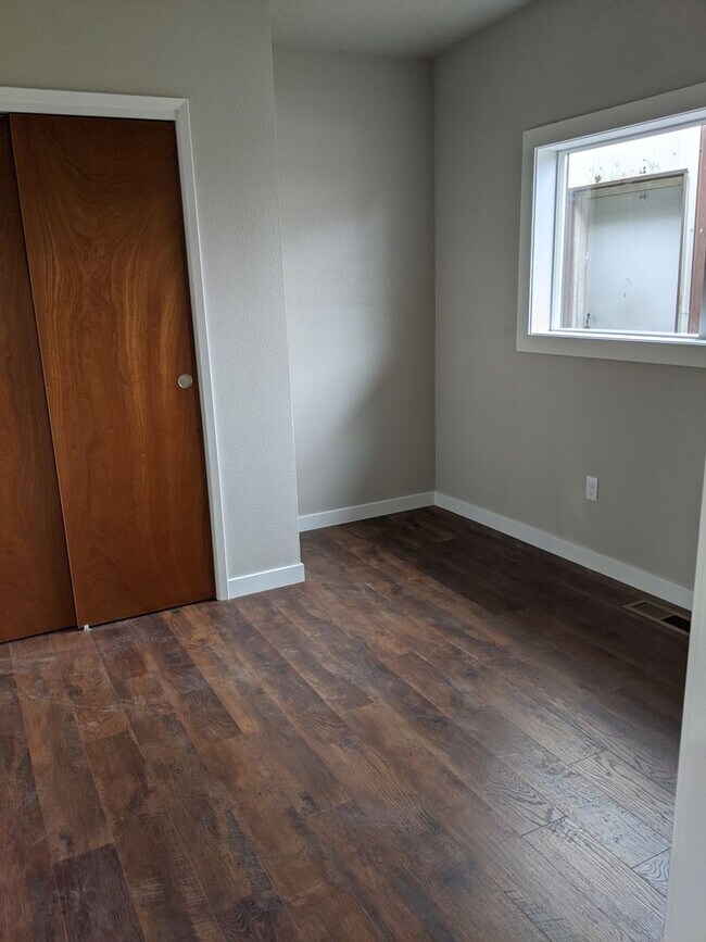 Building Photo - Beautifully updated 3 bedroom Orchards house