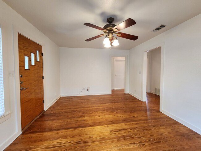 Building Photo - Craftsman Style House Walking Distance to ...