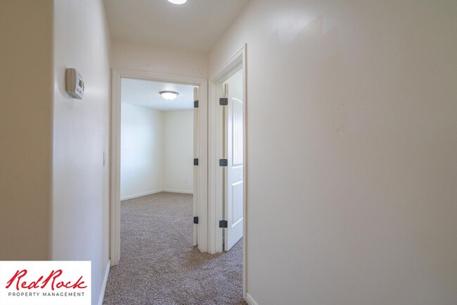 Building Photo - DOG-FRIENDLY 3 Bedroom Townhome with INTER...