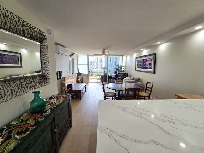 Building Photo - Fully Furnished Executive Condo Rental 2br/2ba/1pkg - Waikiki