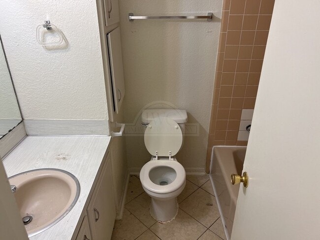 Building Photo - 1811 Janis Dr