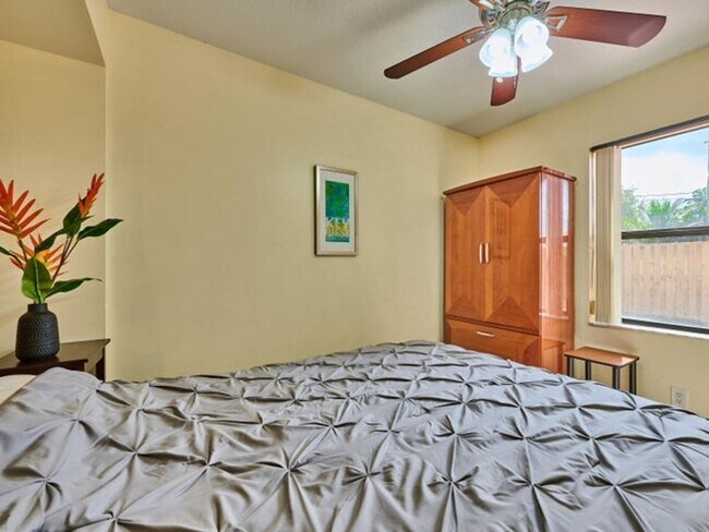 Building Photo - 4065 Village Dr