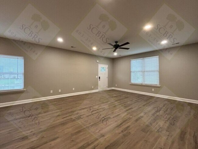Building Photo - Modern 6-bedroom, 5-bath homes Just 8 Bloc...