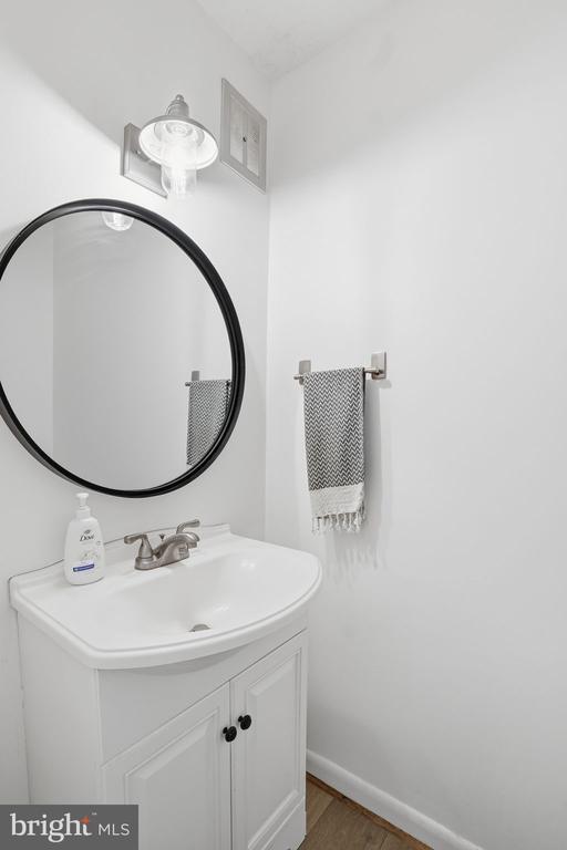 Building Photo - 2207 Victor Ct