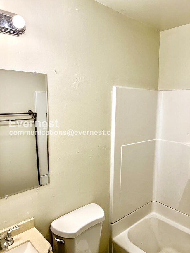 Building Photo - 12364 Mason Ave