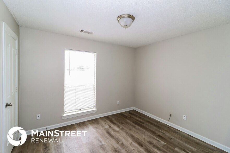 Building Photo - 7013 Juanita Cir S