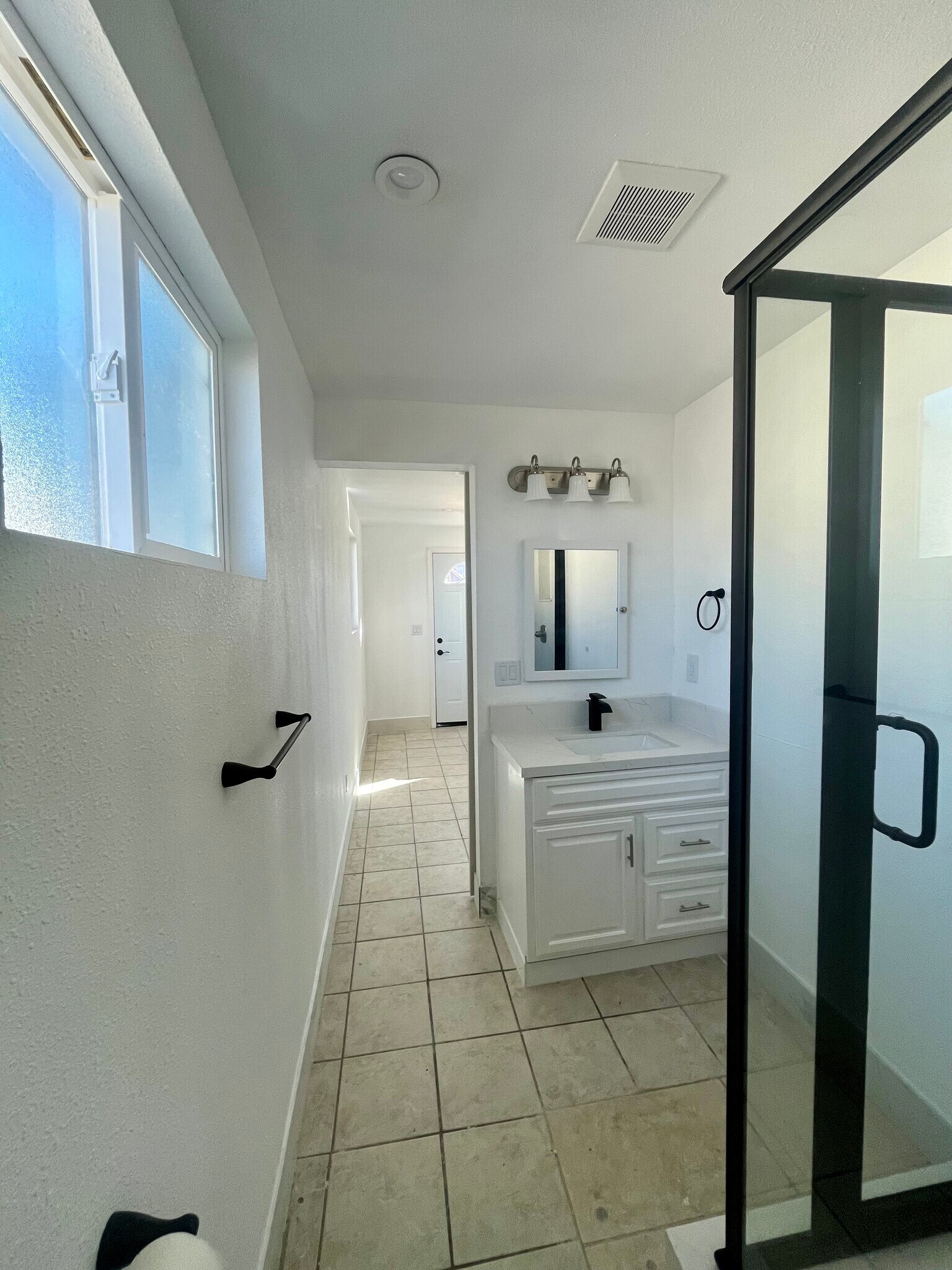 Building Photo - 370 Bridgevale Rd