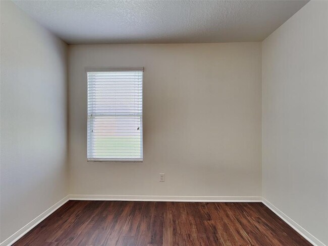 Building Photo - 2407 Aspen Dale Dr