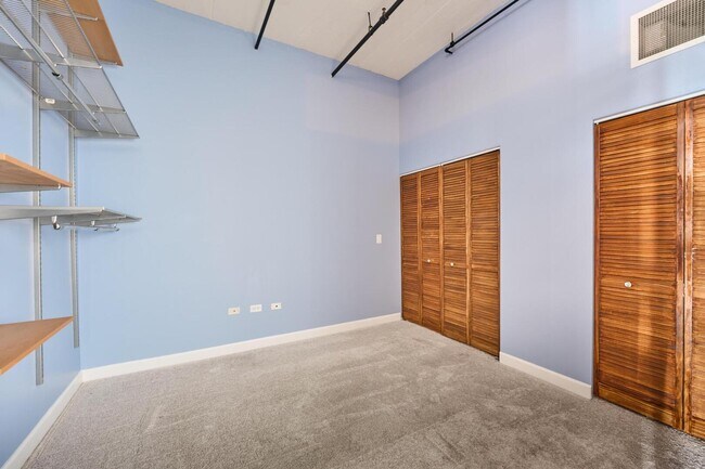 Building Photo - 221 E Cullerton St