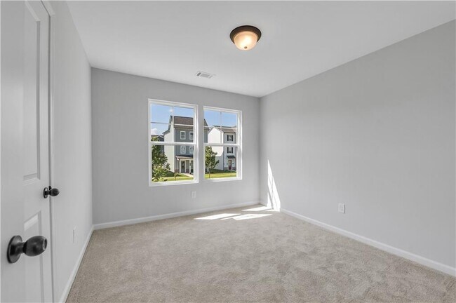 Building Photo - 869 York Aly