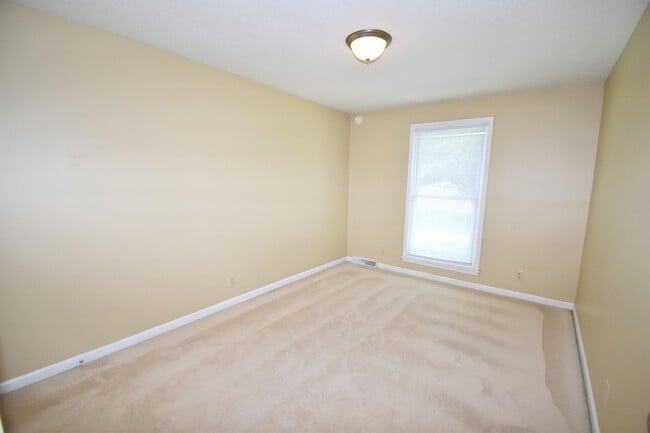 Building Photo - 3049 Westchester Dr