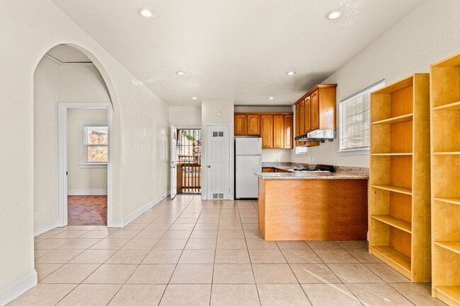 Building Photo - Massive 1,200 Sq Ft Renovated 3BR/2BA w/ Master Suite