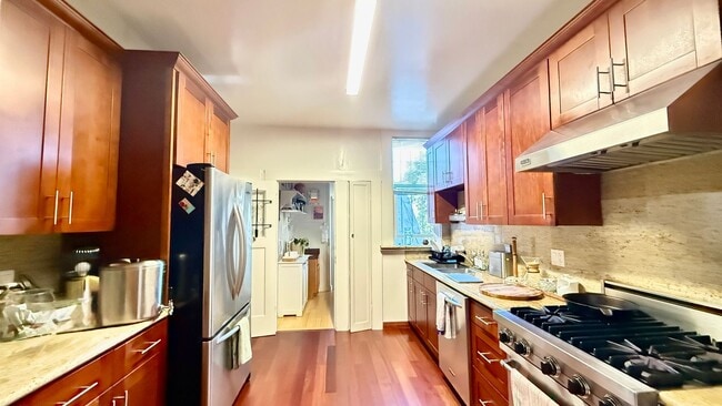 Building Photo - DREAM HOME! Spacious 3 BR + Sunroom/ 1.5 BA  in the Richmond area- AMSI